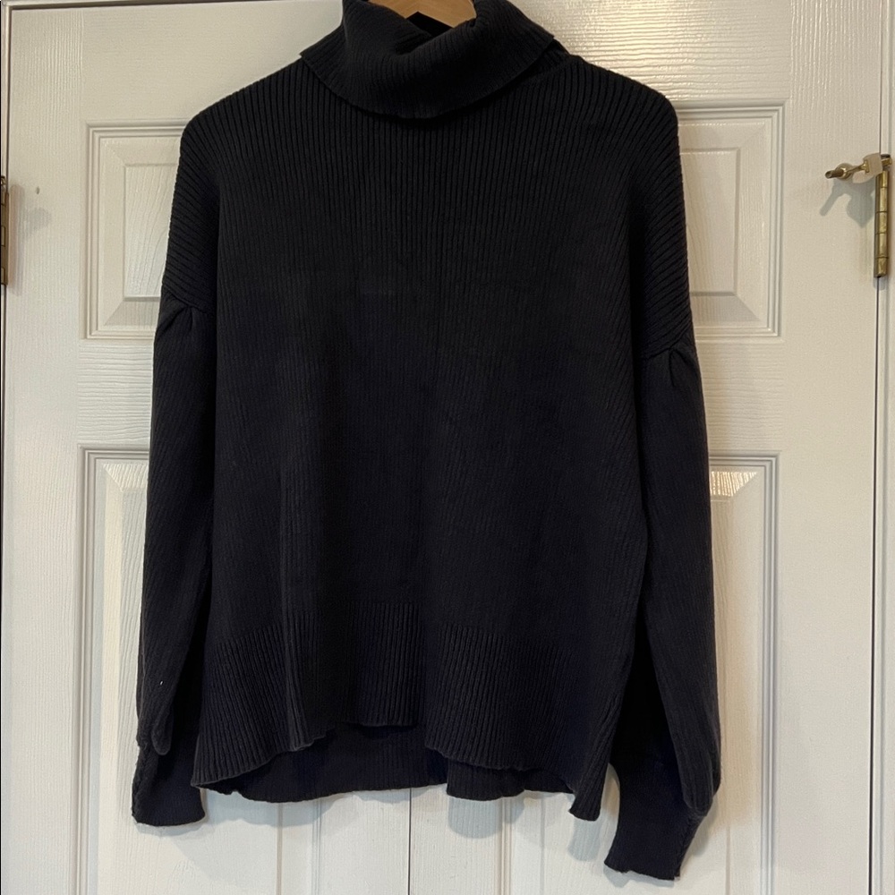 Mudpie navy blue turtleneck ribbed sweater. Balloon sleeve. Medium.